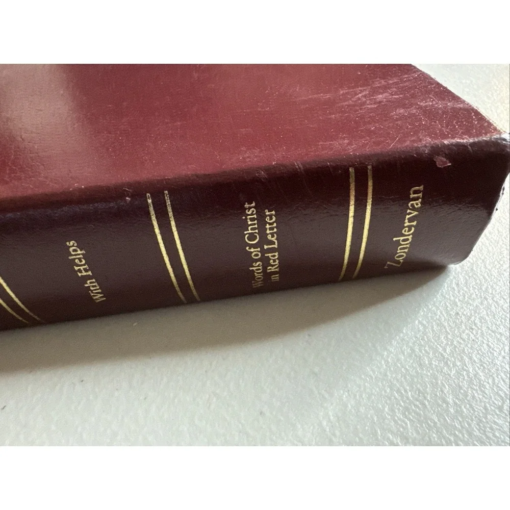 Zondervan New International Version Bible NIV Red Helps Imitation Leather Gift